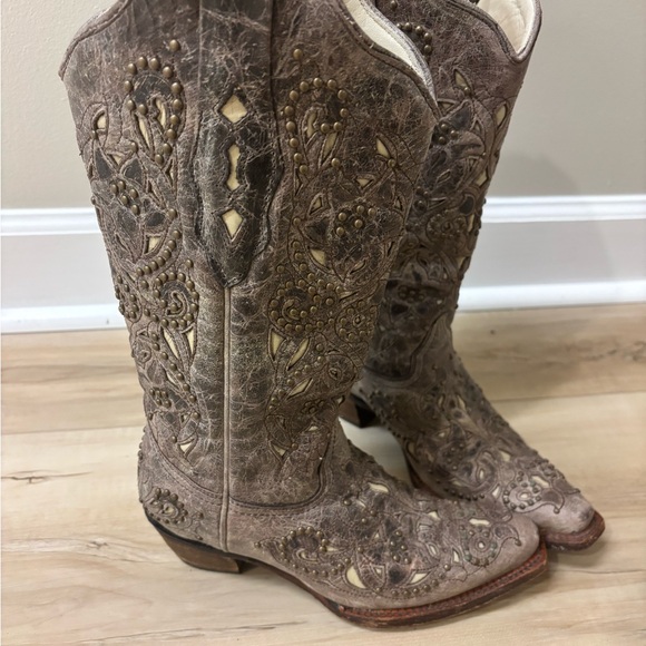 Corral A1098 Women’s Embroidered Tan Heeled Boots - Picture 10 of 15